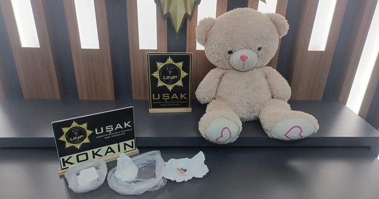 Uşak’ta ekipler uyuşturucu ve ruhsatsız tabanca ele geçirdi