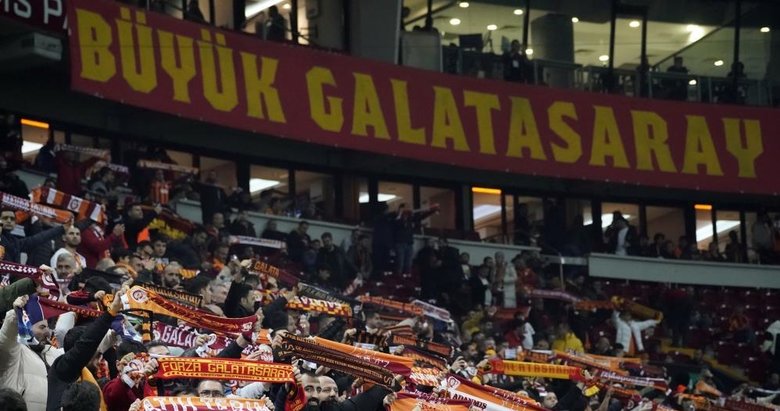 Karar belli oldu! Galatasaraylı taraftarlar Fenerbahçe derbisinde tribünde olacak