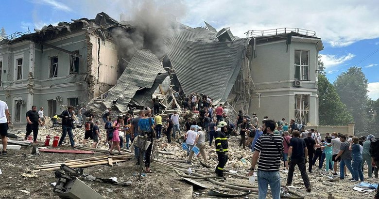 Rus ordusu Ukrayna’nın başkenti Kiev’i bombaladı