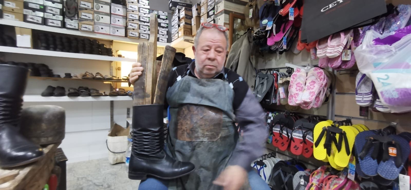 Aydınlı körüklü çizme ustasına bakanlıktan ödül