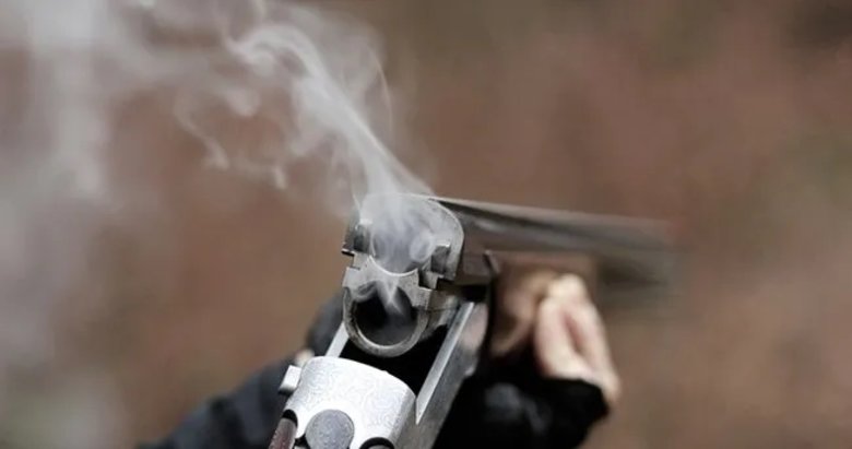 Komşusunu tarlasına dadanan domuz sanarak vurdu