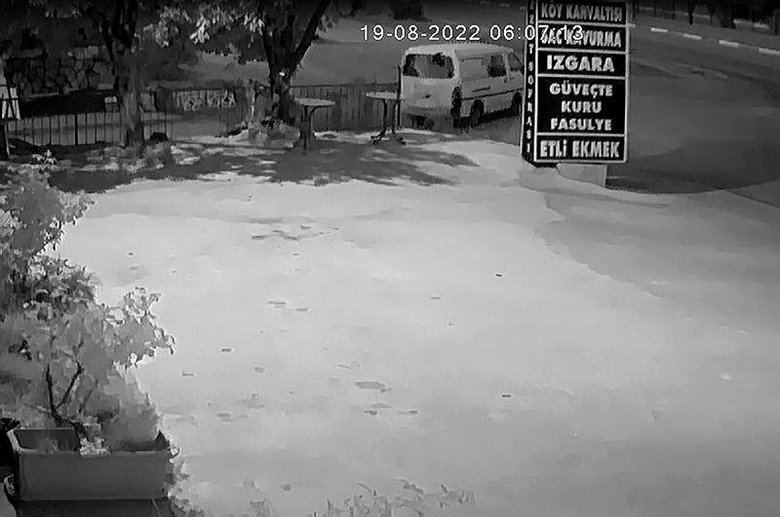 Çalınan minibüsünü arkadaşının dikkati sayesinde buldu