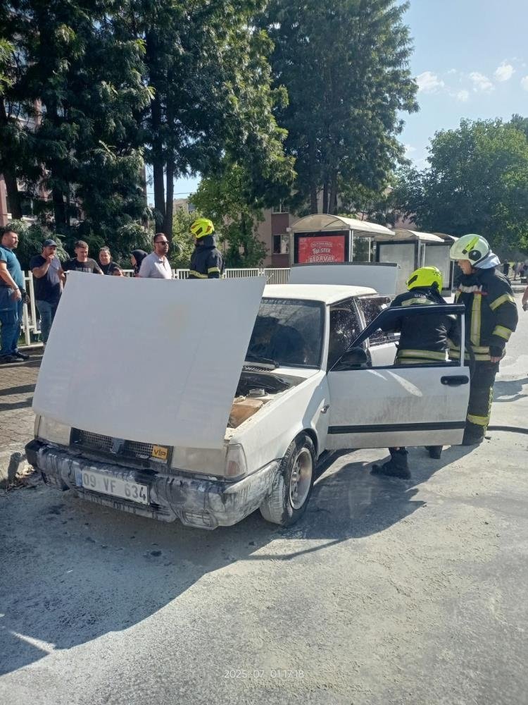 1 Saat önce aldığı otomobil 1 dakikada küle döndü!