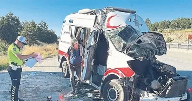 Kütahya’da ambulans TIR’a çarptı, hasta öldü