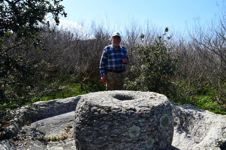 Ege’de terkedilen hayalet köy zamana direniyor!