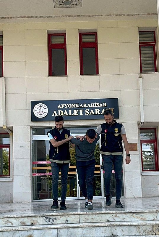 Genç kızın cesedi kanalda bulundu