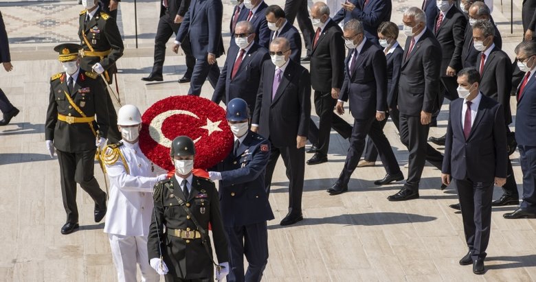 Son dakika: Başkan Erdoğan ve devlet erkanı Anıtkabir’de!