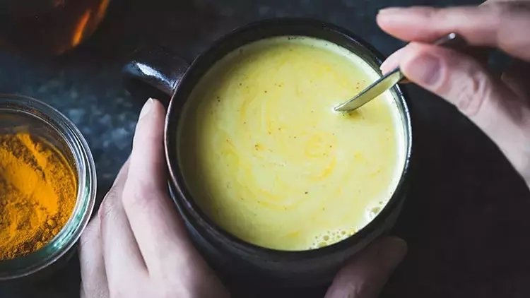 Altın sütün faydaları nelerdir? Altın süt nasıl yapılır?