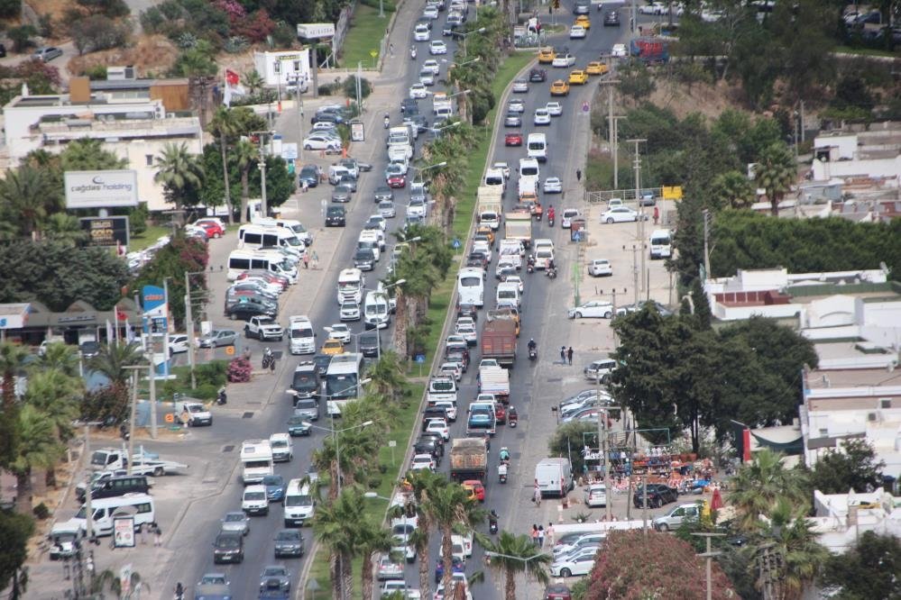 Bodrum’da trafik çilesi erken başladı