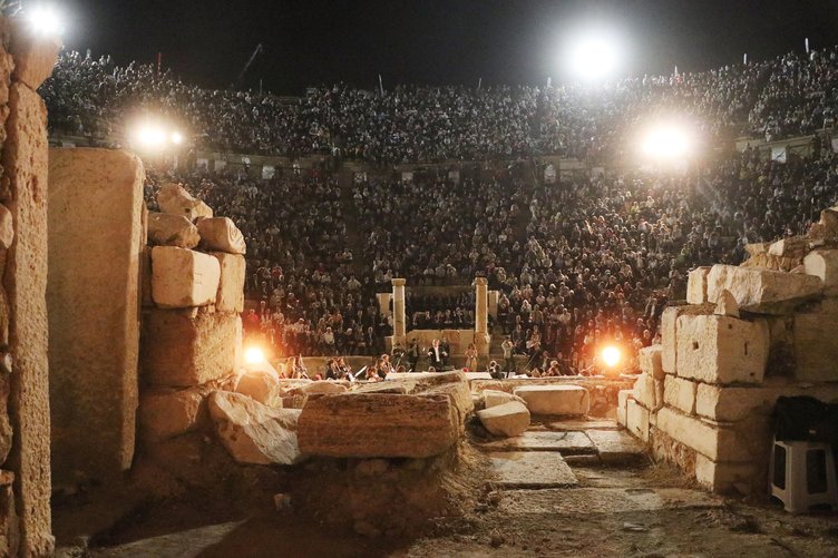 Laodikya Antik Tiyatrosu değişimi ile göz kamaştırdı!