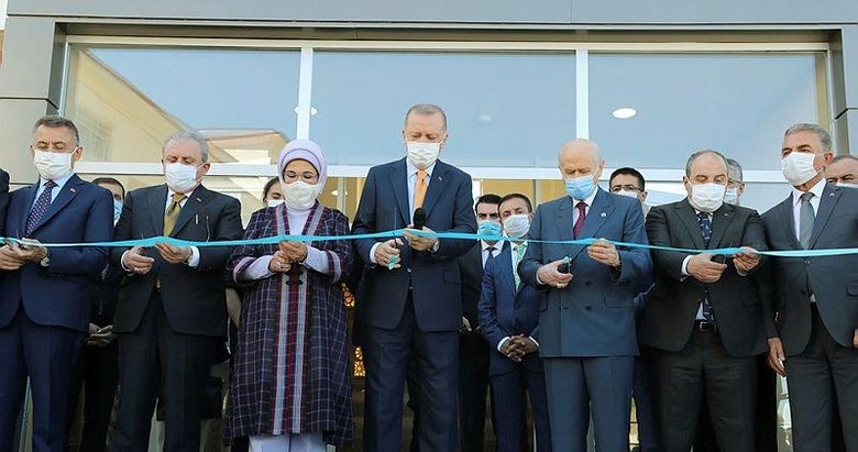 Başkan Erdoğan Bitlis’te! Bahçeli ile birlikte Ahlat Gençlik Merkezi’nin açılışını yaptı