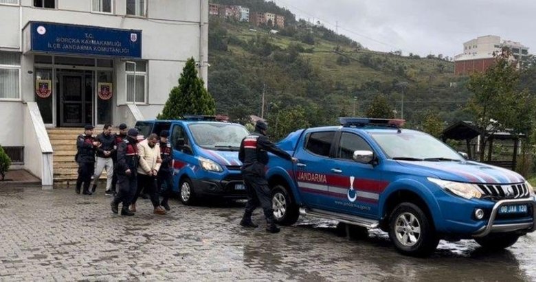 İzmir’de cinayet şüphelisi, Artvin sınır kapısından kaçmaya çalışırken yakalandı