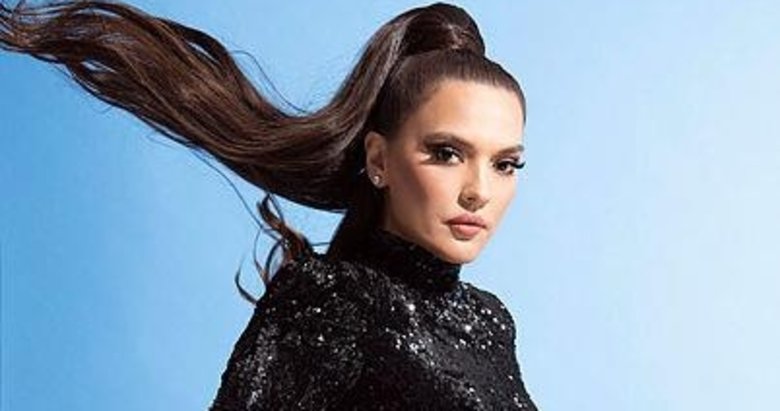 Demet Akalın İstanbul-İzmir otoyoluna övgüler dizdi