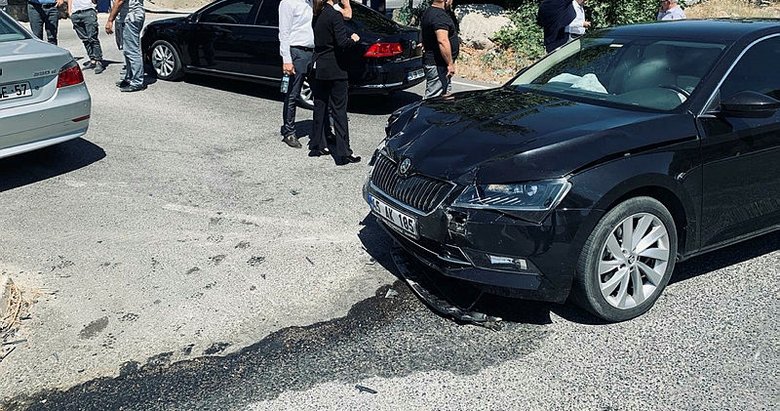 İzmir’de AK Parti Manisa milletvekillerinin bulunduğu konvoyda kaza