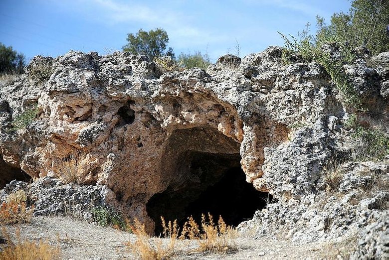 Uşak’ta heyecanlandıran keşif! Vadinin sarp yamaçlarında bulundu