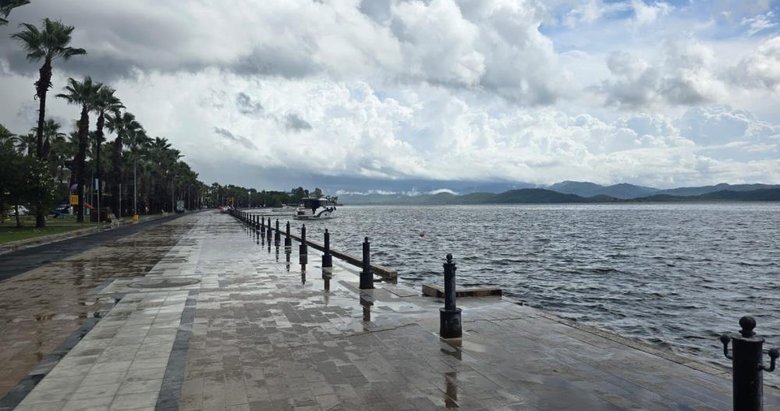 Yağış Köyceğiz Gölü’ne yaradı, su seviyesi yükseldi