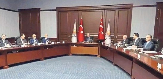 AK Parti Ağustos’u sahada geçirecek