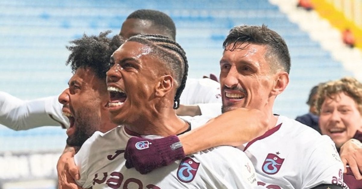 Trabzonspor evinde Başakşehir önünde