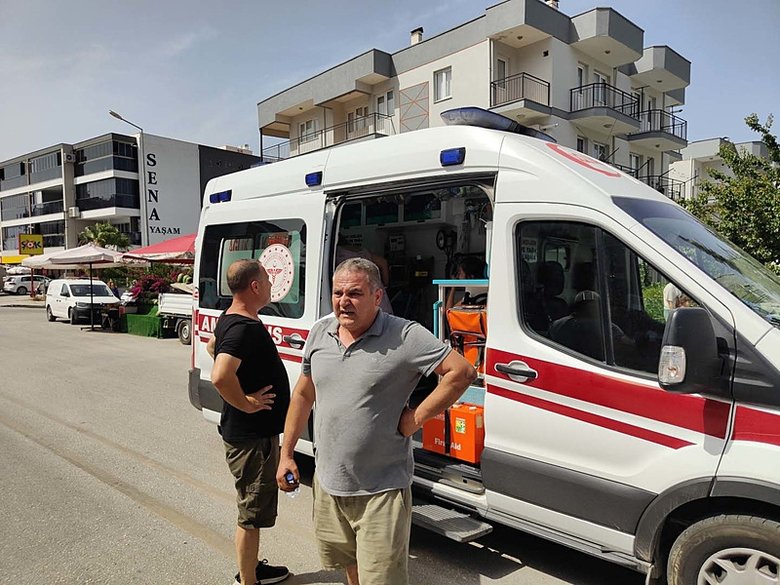 Kuşadası’nda yangın! Mahsur kalanları itfaiye kurtardı