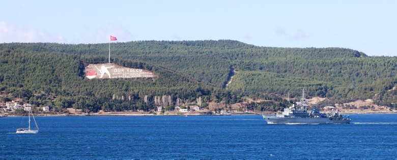 Rus askeri gemisi Çanakkale Boğazı’ndan geçti