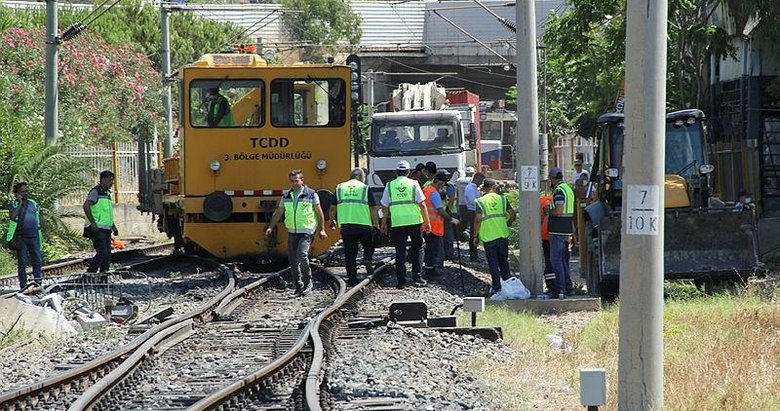 Kaza İZBAN seferlerini aksattı! 6 saatlik çalışmayla kaldırıldı
