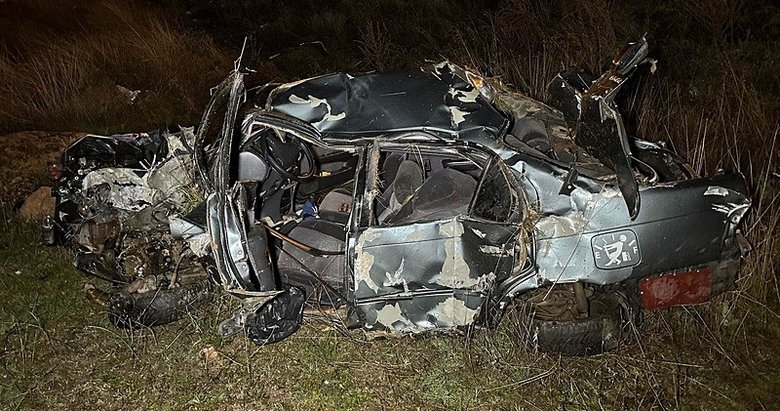 Uşak’ta otomobil şarampole devrildi