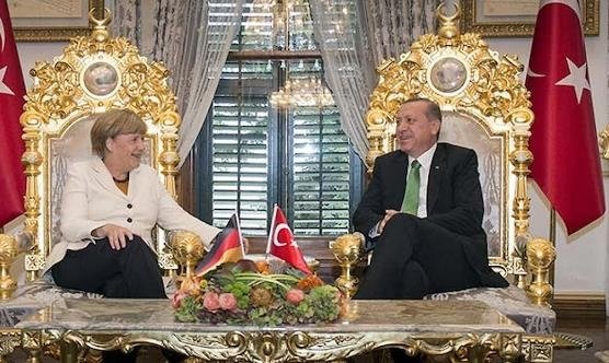 Haçlı medyası hilal ile savaşıyor