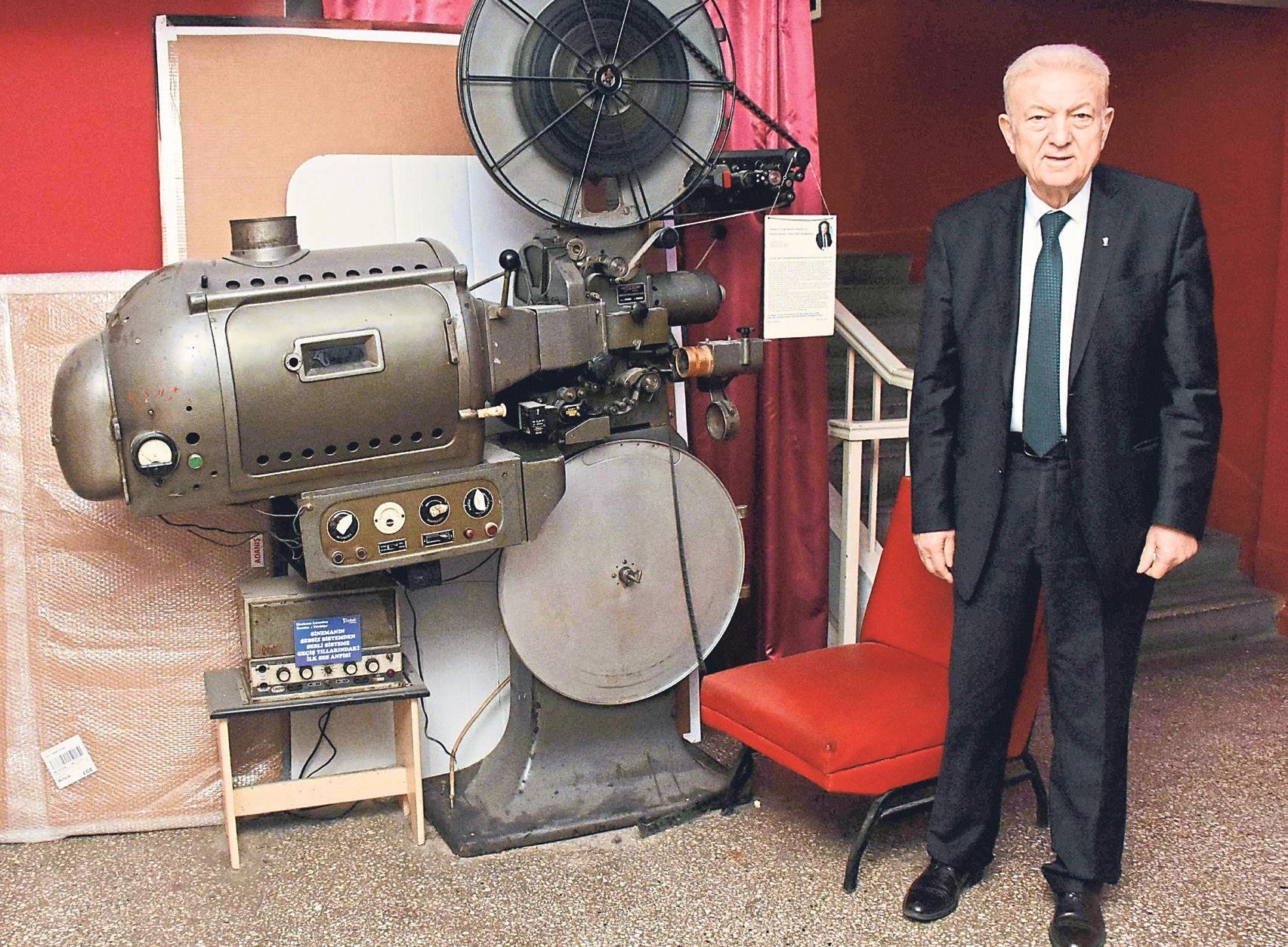 gazoz satarak adim attigi sinemada