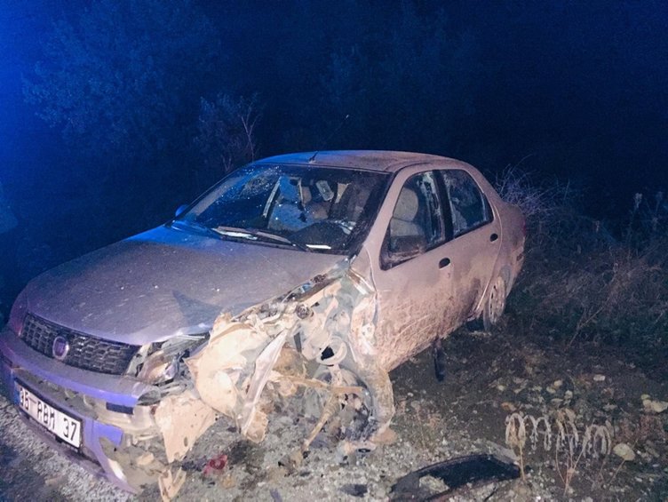 Manisa Demirci’de 2 otomobil çarpıştı: 7 yaralı