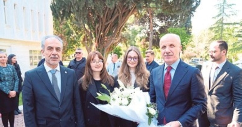 YÖK Başkanı Prof. Dr. Özvar Ege Üniversitesi’ni ziyaret etti