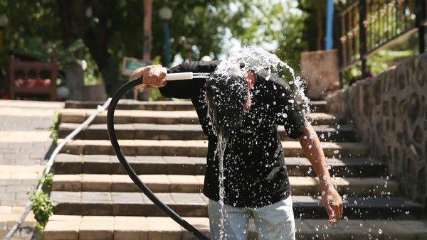 izmirde-bunaltici-gunler-kapida-super-el-nino-geliyor-1778429851383.jpeg