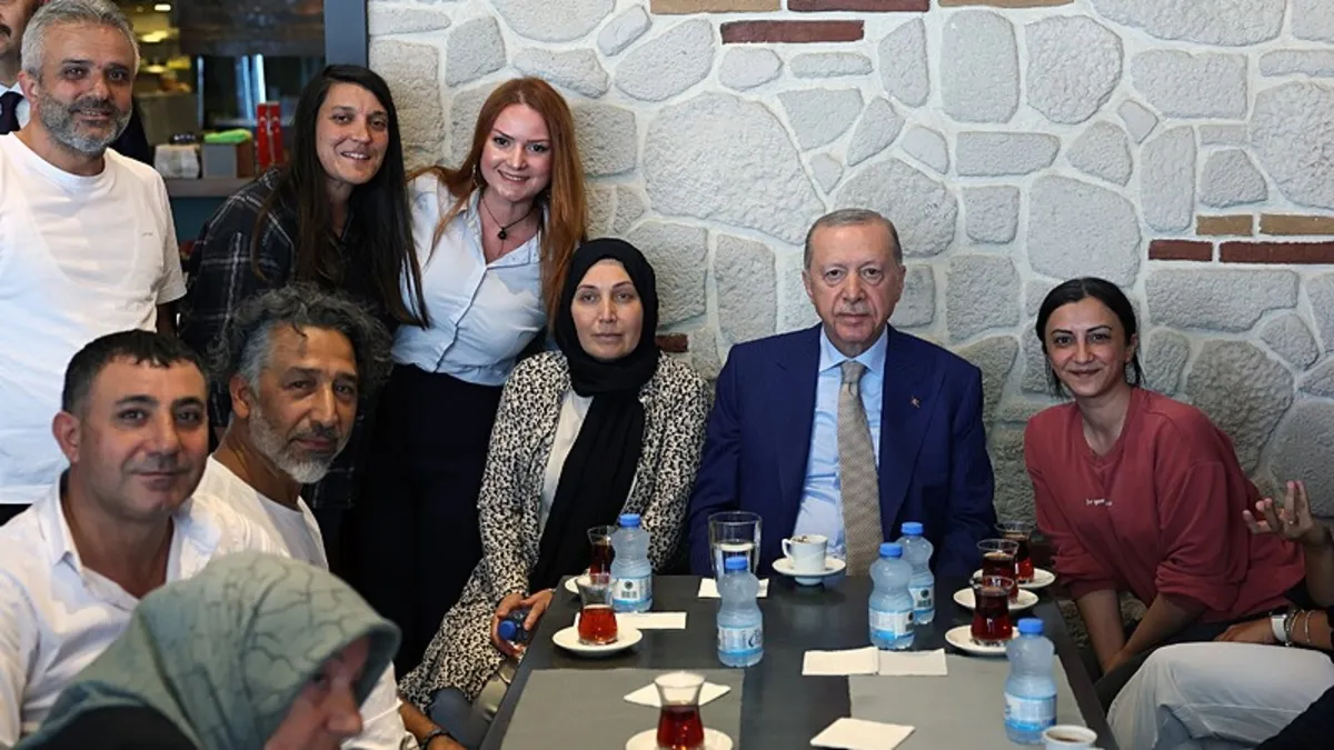 Başkan Erdoğan, Üsküdar'da esnafı ziyaret etti
