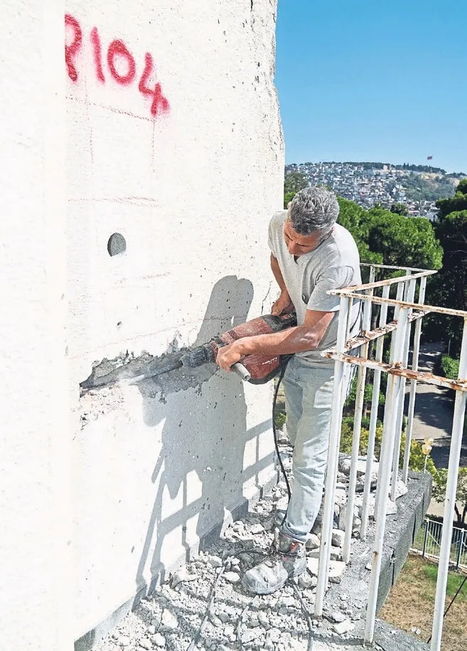 izmirin-nostaljik-simgesi-parasut-kulesi-1790530290537.jpeg