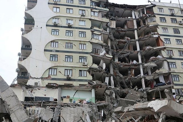 Enkaz altındakiler ne kadar dayanabilir? Hayatta kalma süresi nedir? ZAMANA KARŞI YARIŞ!
