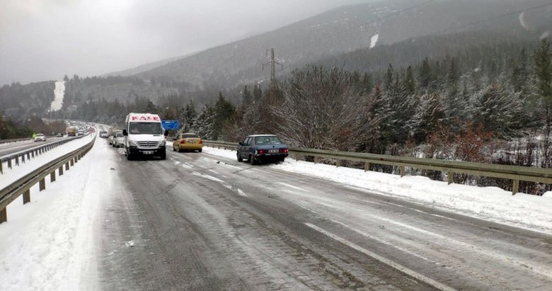 Denizli-Antalya Karayolu, kar nedeniyle ulaşıma kapandı