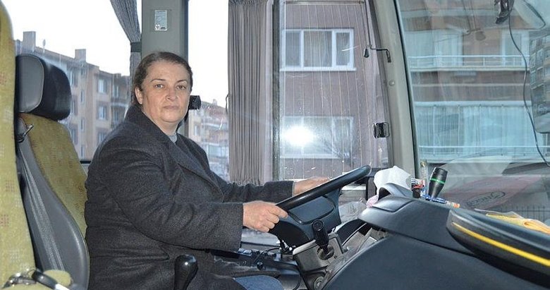 17 yıldır servis şoförlüğü yapan kadın mesleğindeki başarısıyla örnek oluyor