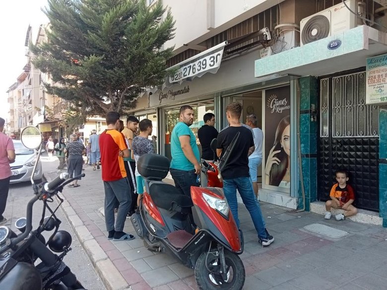 İzmir’de soygun dehşeti! Yarım kilo altını çalıp kuyumcuyu vurdu