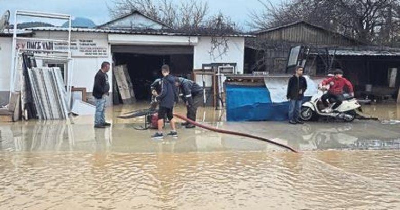 Muğla yağmura teslim oldu 16 evi su bastı