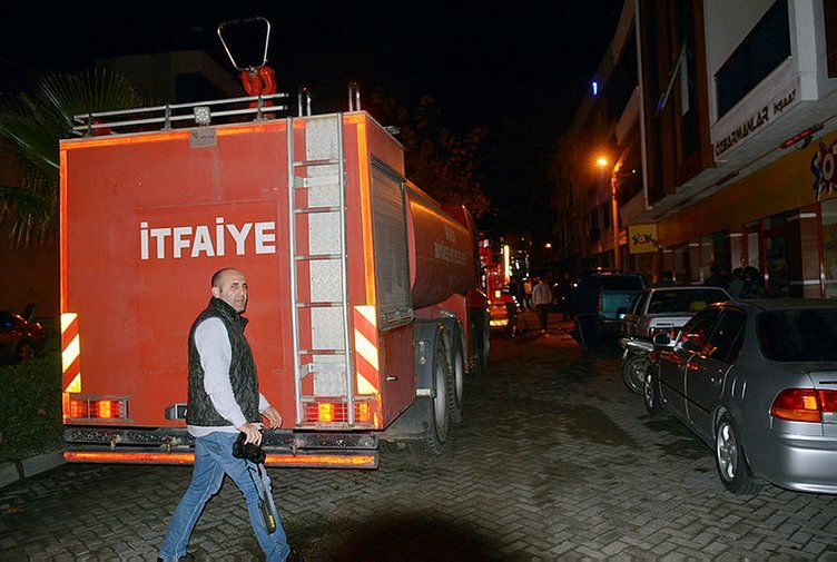 Manisa’da 3 otomobil kundaklandı!