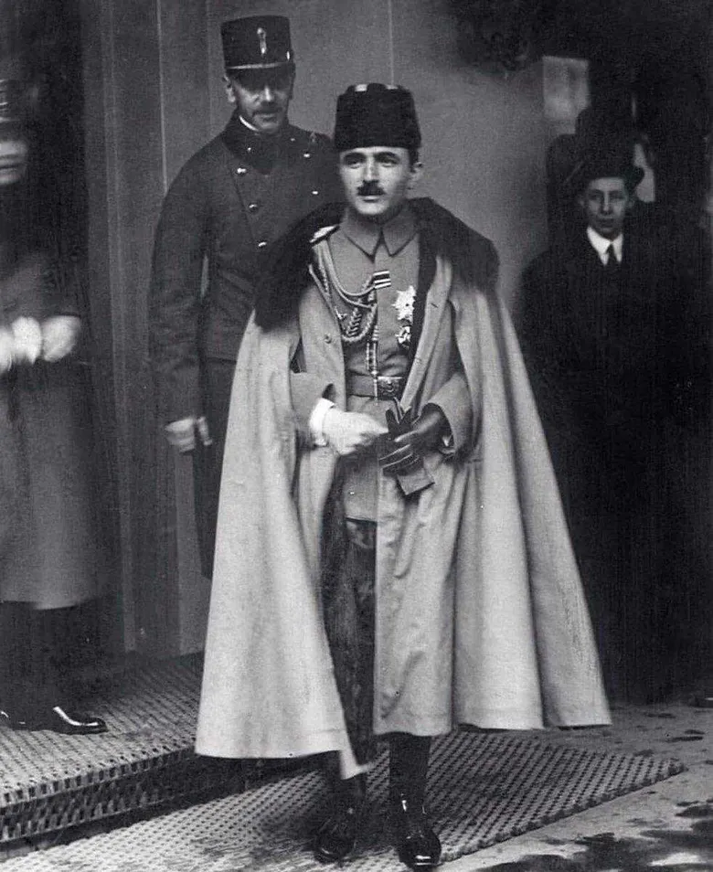 bir-imparatorlugun-kaderini-degistiren-adam-enver-pasanin-mezari-neden-yillarca-gizli-kaldi-1785250077957.png