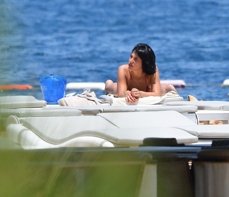 Zehra Çilingiroğlu sevgilisi Alaattin Kadayıfçıoğlu ile Bodrum tatilinde