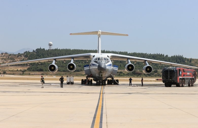 Yangınlara destek veren Rus uçakları İzmir’de yakıt ikmali yaptı