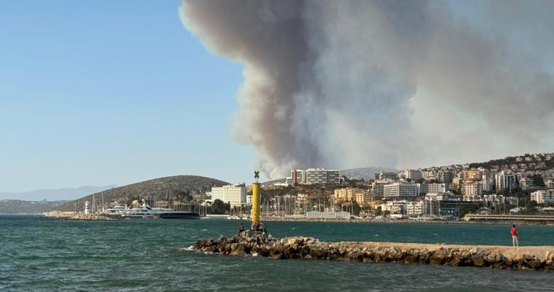 İzmir’deki yangının dumanları Kuşadası’nı kapladı