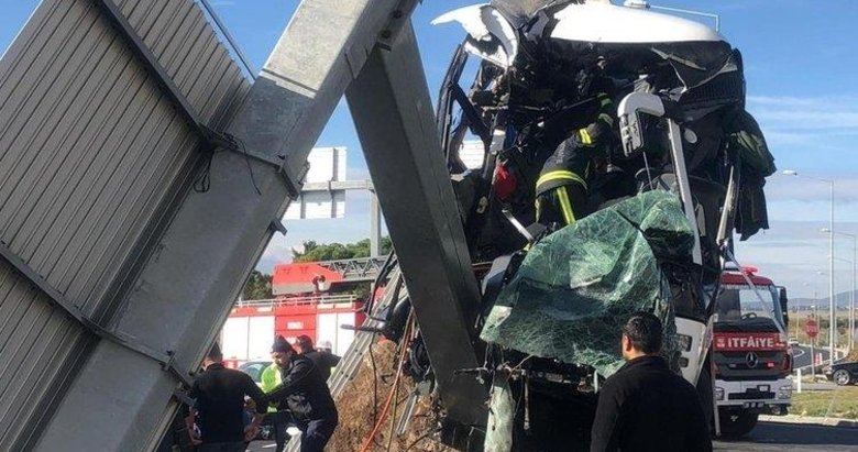 Taylandlı turistler ölümden döndü: 30 yaralı