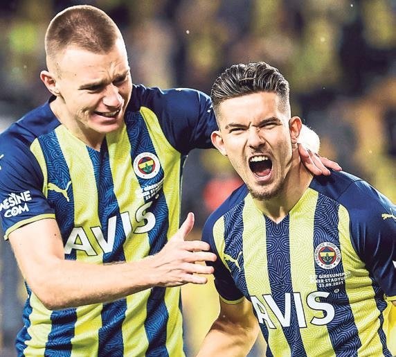 Fenerbahçe iki koldan