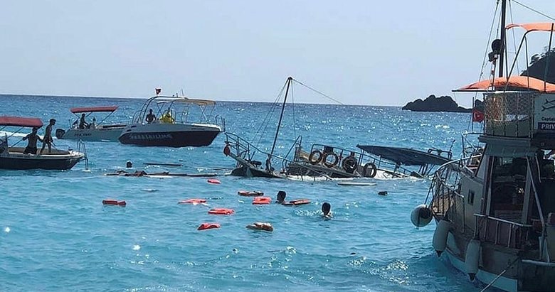 Ölüdeniz’de tur teknesi battı
