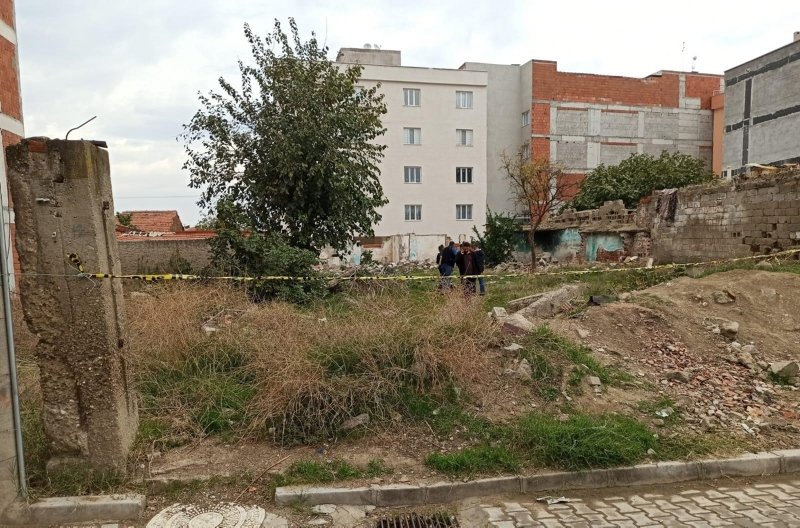 Manisa�da boş arsada bebek cesedi bulundu Manisa Haberleri