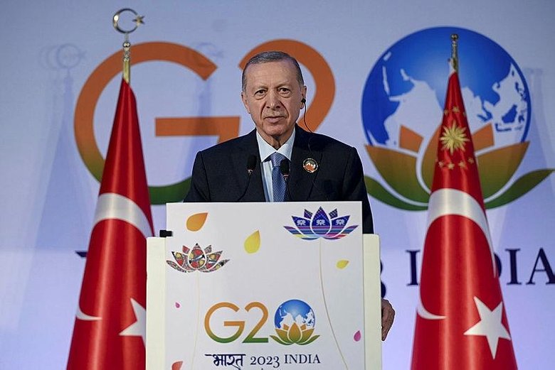 Başkan Erdoğan, Hindistan’daki G20 Liderler Zirvesi dönüşü uçakta gazetecilerin sorularını cevapladı