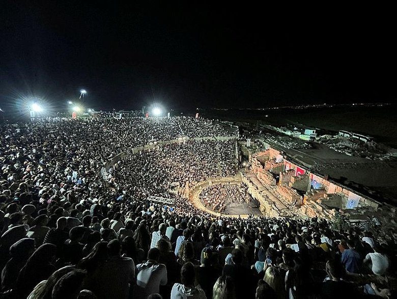 Laodikya’da büyüleyen gece! Cumhurbaşkanlığı Senfoni Orkestrası 2 bin 200 yıllık antik tiyatroda konser verdi