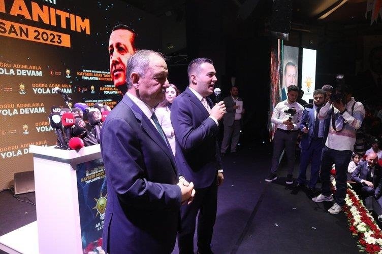 Meral Akşener’in en yakınındaki isim açıkladı: FETÖ partiyi esir aldı